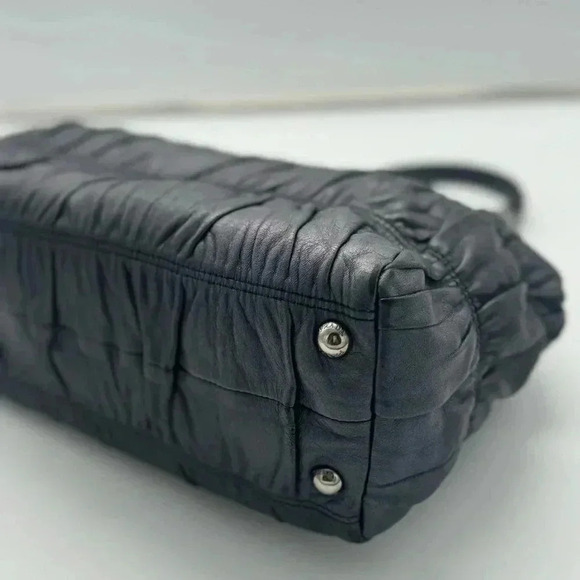 Prada Nappa Guaffre Bag + 🆓 ENTRUPY COA - Picture 12 of 17